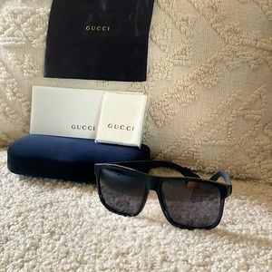 GUCCI 🕶 NWT Unisex Black Sunglasses